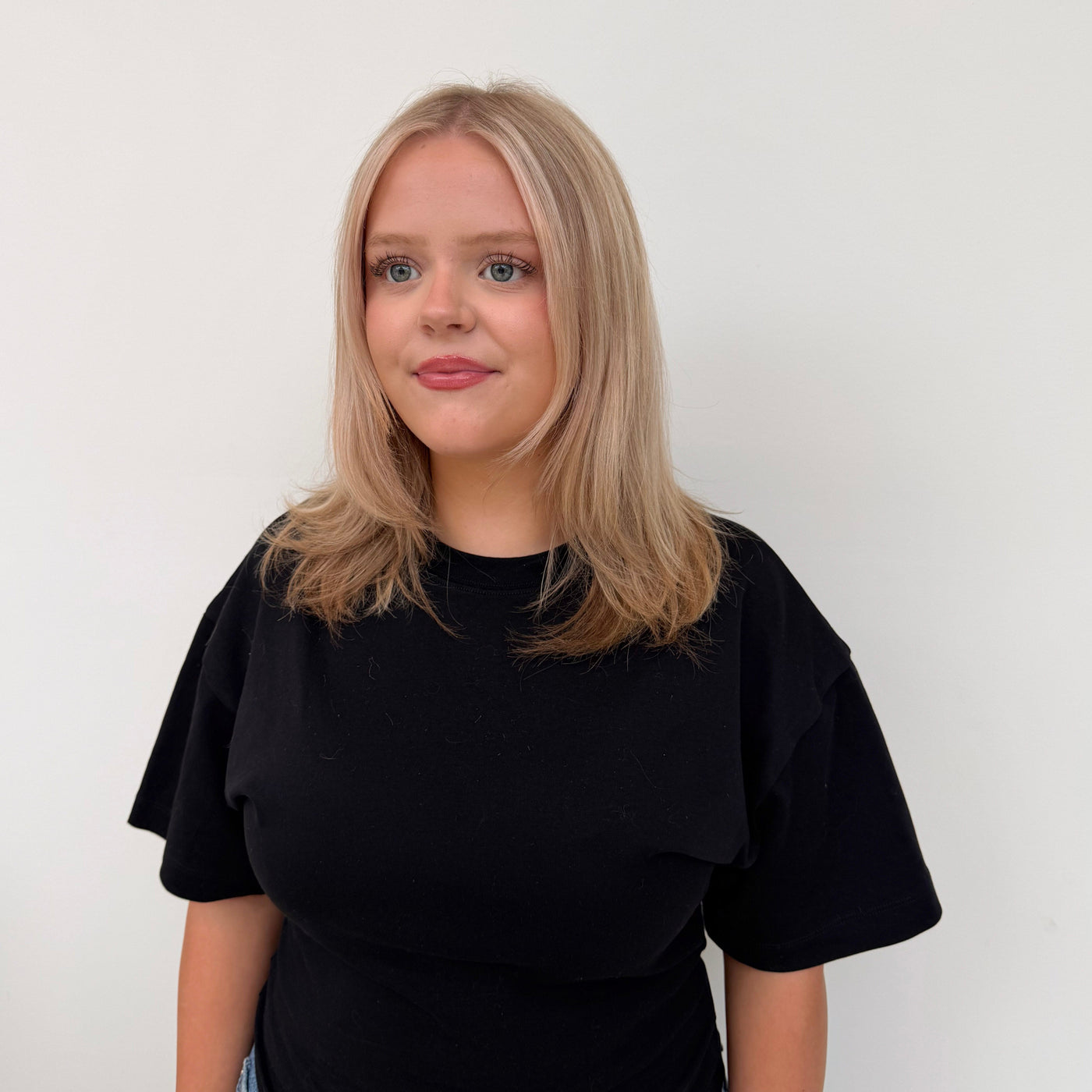 <p>From grown out highlights to a solid platinum blonde</p>